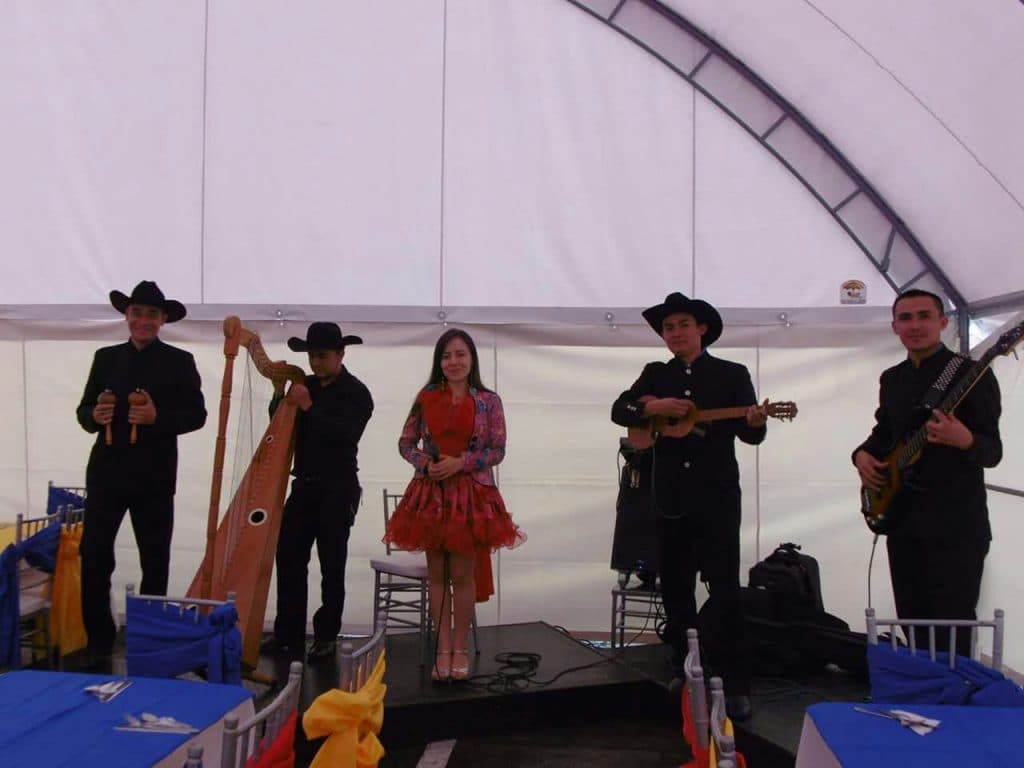Grupo Llanero Joropo Sin Fronteras — Orquesta Latina en Tunja