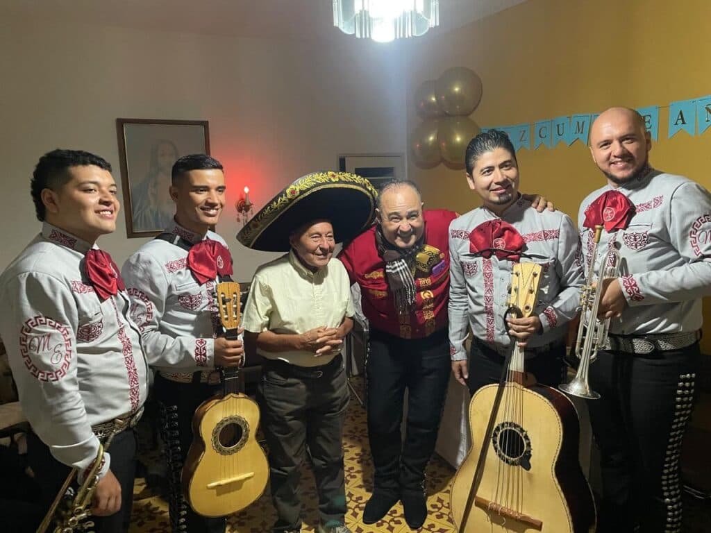 Mariachi Juvenil Evolución — Mariachis para Eventos en Bello