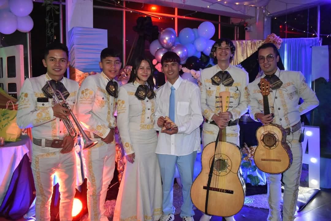 Mariachis Juvenil Fernández — Mariachis para Eventos en Chía