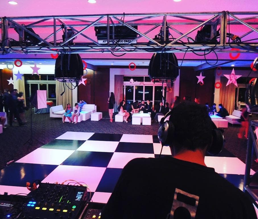 Sonic Producciones — DJ para Eventos en Bello