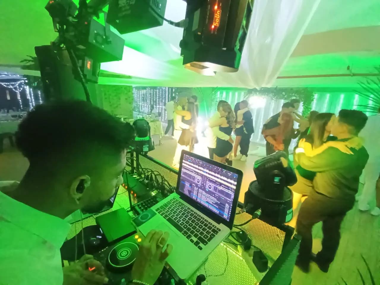 Loop Eventos — DJ y Sonido Profesional en Medellín